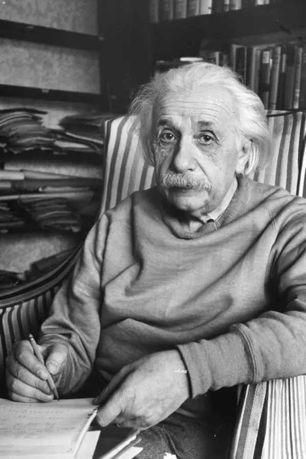 Альберт Эйнштейн